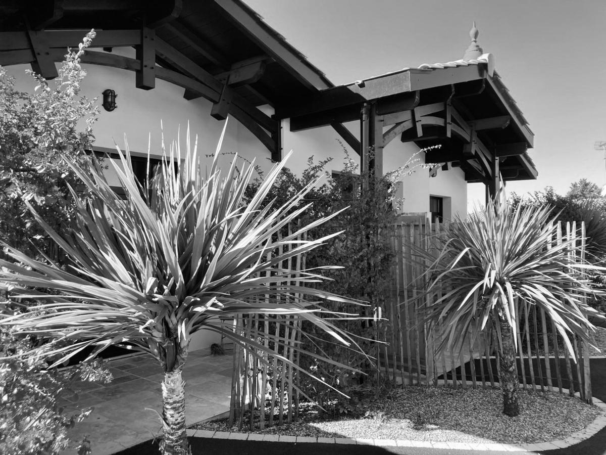 Hotel Particulier - Les Lodges Du Bassin D'Arcachon- Petit-Dejeuner Sur Demande- Prestations Haut De Gamme Gujan-Mestras Exterior photo